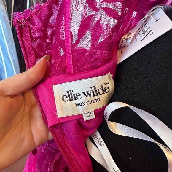 Fuchsia lace embroidered gown - Picture 6 of 6